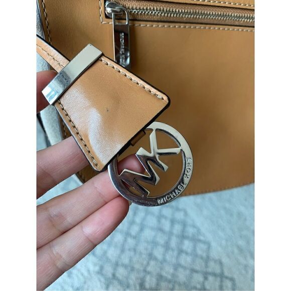 Michael Kors suede messenger bag gray leather classy - Picture 8 of 8